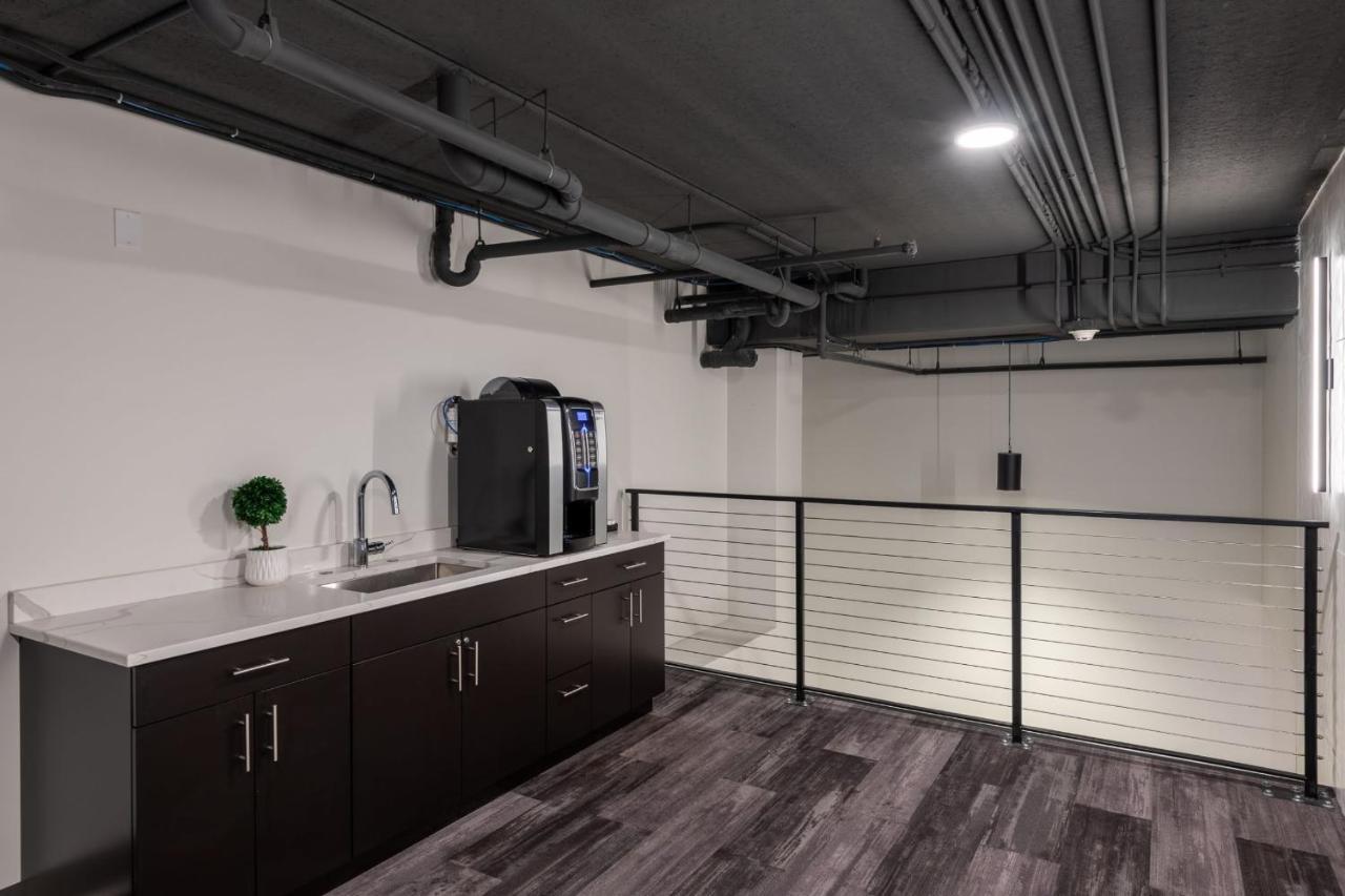 Flexhome Skywalk To Fiserv 1Br Apt U5 Милуоки Экстерьер фото